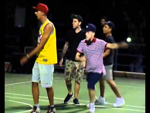 Fedez, Dj Harsh e Ghali giocano a basket a Bologna.