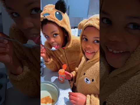 Baking gluten free cupcakes on the last day of winter Break  🧁 🧁🧁🧁🧁