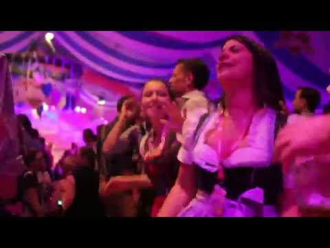 Gemeinsam feiern am Wiener Wiesn-Fest