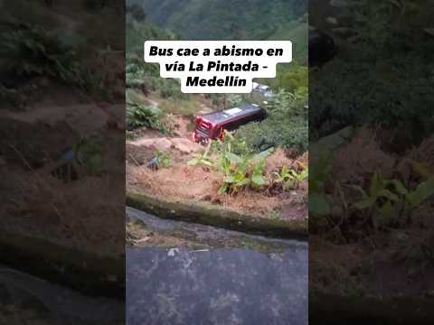 ⚠️ Bus se sale de la via en La Pintada