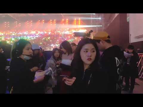 191228 Victoria during back stage - Tencent Video Star Awards