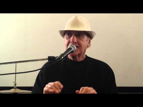 Giorgio bracardi prova il suo concerto al circolo Dino Risi di Trani