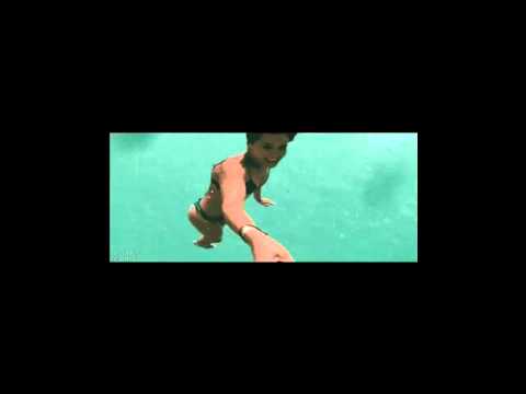 Skočila je u vodu a zatim je cekalo neverovatno iznenađenje.