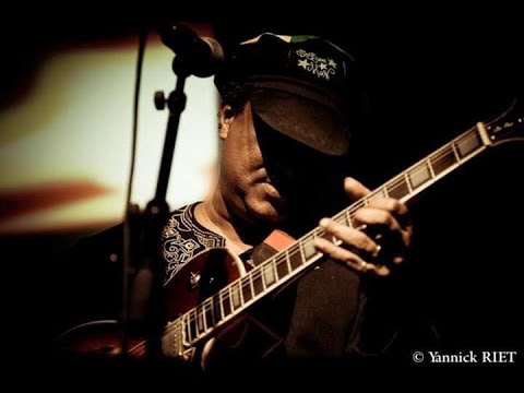 Bluz dan paradis (Blues dans paradis) par Steeve Deville