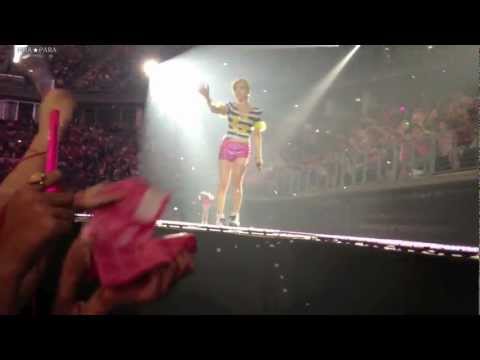 (fancam) 120212 SNSD   A paper airplane attacked Tiffany  @BKK