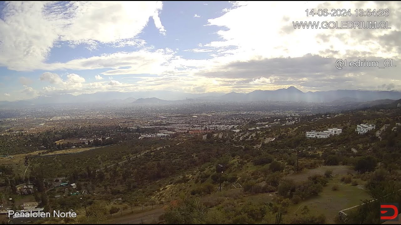 Live webcam view of North Santiago View from Peñalolén