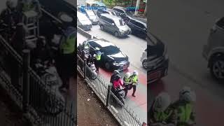 Download lagu LOLOS MOBIL BERPLAT MERAH Tak Terlihat Polisi Saat Ada Razia di Kalimalang, Netizen: Emang Boleh? mp3 Download lagu LOLOS MOBIL BERPLAT MERAH Tak Terlihat Polisi Saat Ada Razia di Kalimalang, Netizen: Emang Boleh? mp3