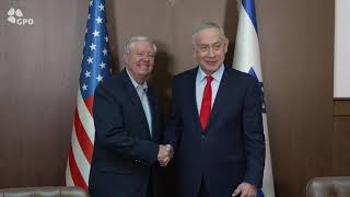 ראש הממשלה בנימין נתניהו נפגש עם הסנאטור האמריקני לינדזי גרהאם (עדכוני משרד ראש הממשלה) - התמונה מוצגת ישירות מתוך אתר האינטרנט יוטיוב. זכויות היוצרים בתמונה שייכות ליוצרה. קישור קרדיט למקור התוכן נמצא בתוך דף הסרטון