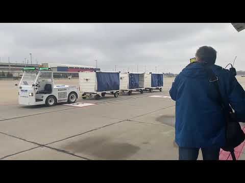CVG Airport - Driverless tug demonstration