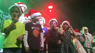 The Polyphonic Spree - Feliz Navidad 2 and Child Stage Invasion 2015