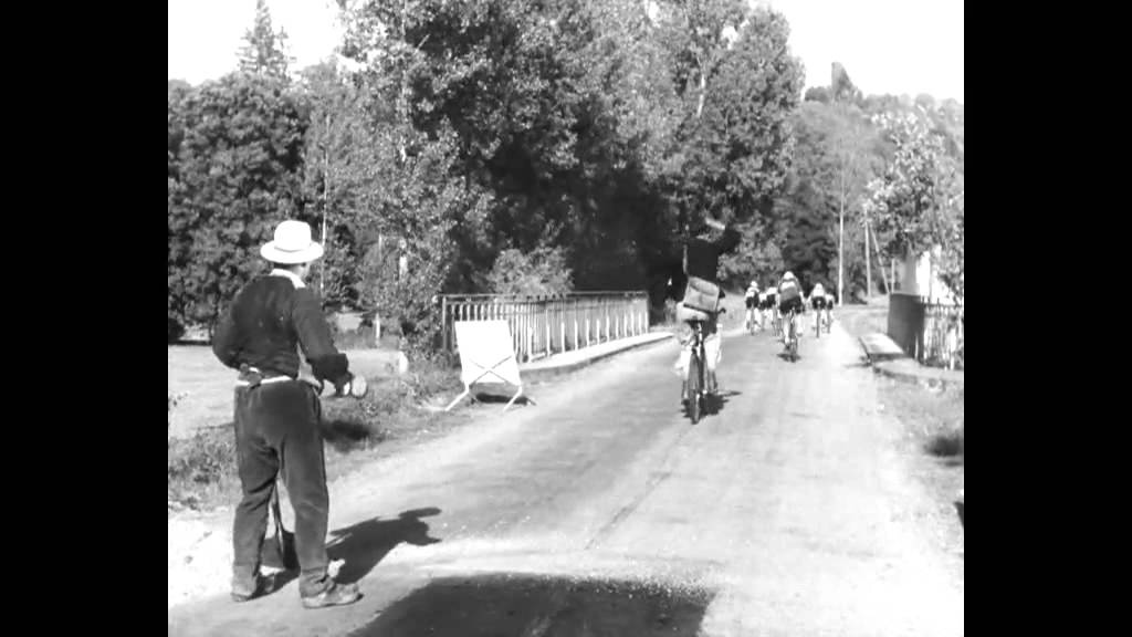 Miniature de la vidéo Jour de fête de Jacques Tati : Extrait 1 du film Jour de fête