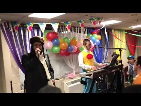 Watch Chaim Blumenfeld sing Simchas Beis Hashoeva |יוסי שטענדיג| חיים בלומינפעלד| שימחת בית השואבה