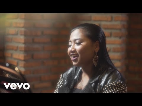 Maria Simorangkir - Yang Terbaik (Official Lyric Video)