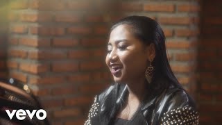 Maria Simorangkir - Yang Terbaik (Official Lyric Video)