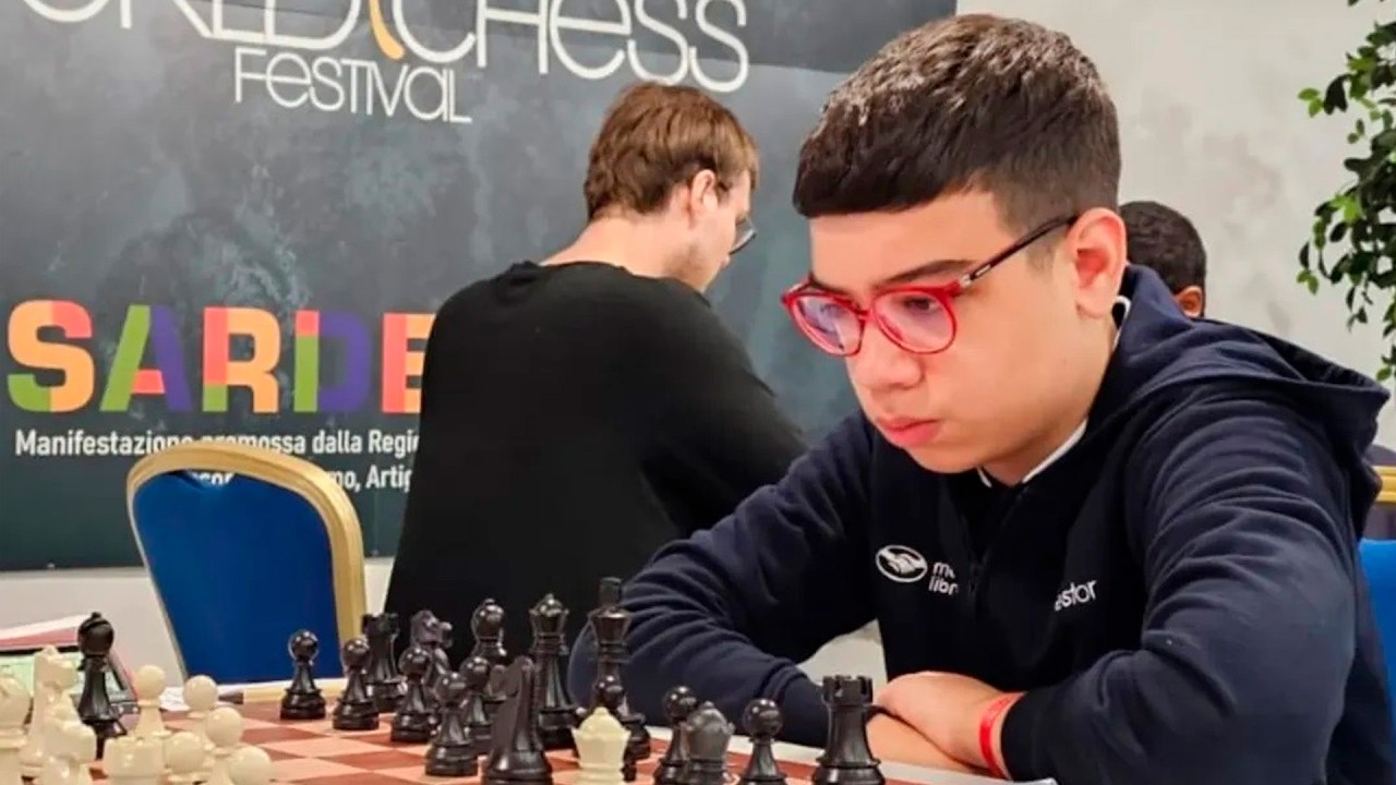 El argentino Faustino Oro logró el título de Gran Maestro de ajedrez con apenas 12 años