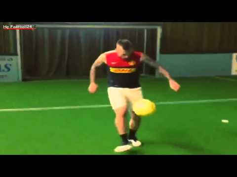 Alexander Buttner ● Shows off Keepy uppy Skills   ● at Man United training 2014