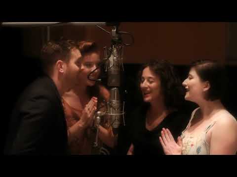 Michael Bublé - Jingle Bells (feat. The Puppini Sisters) [Studio Clip]