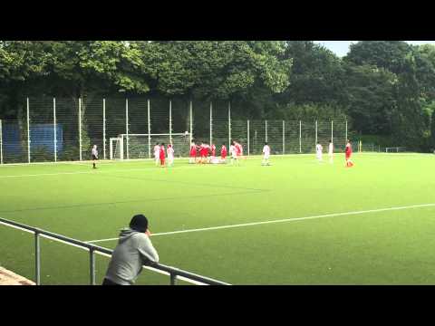 Khaled hält den Sieg fest.