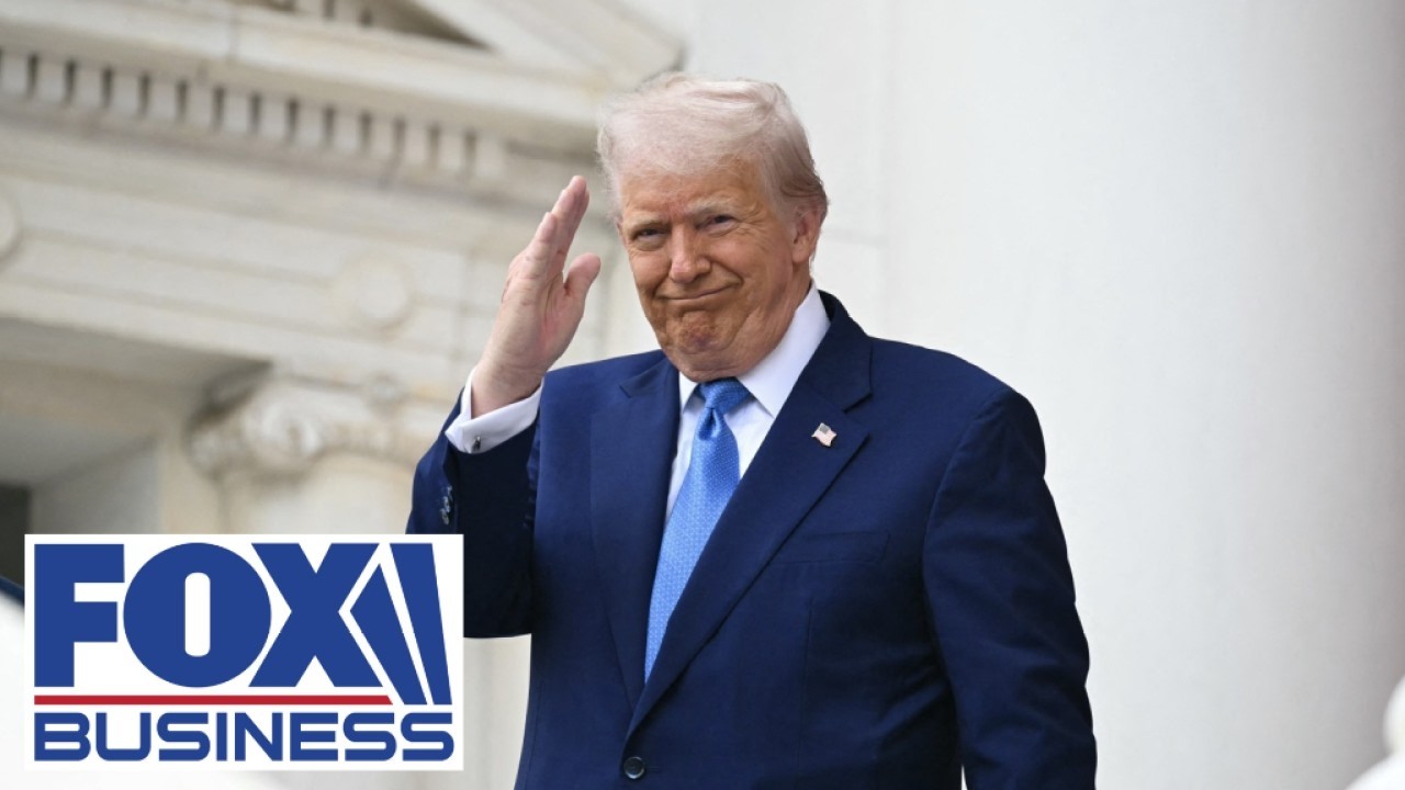 WATCH LIVE: Trump pays tribute fallen soldiers at Arlington National Cemetery