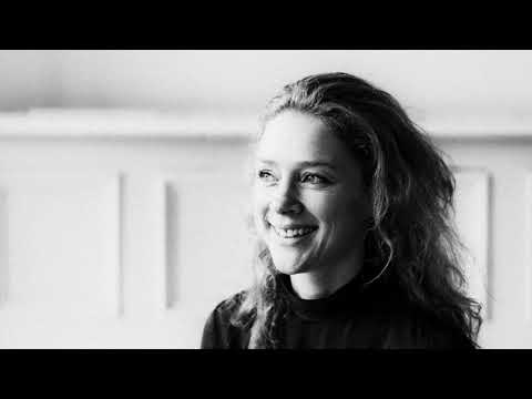 Ilse Bevelander zingt liedjes over de gewoontes van de jaargetijden Ilse Bevelander zingt liedjes over de gewoontes van de jaargetijden