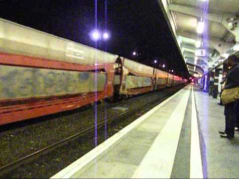 92012 and 92003 lead a late 6L48 past Northampton, 23rd September 2010.