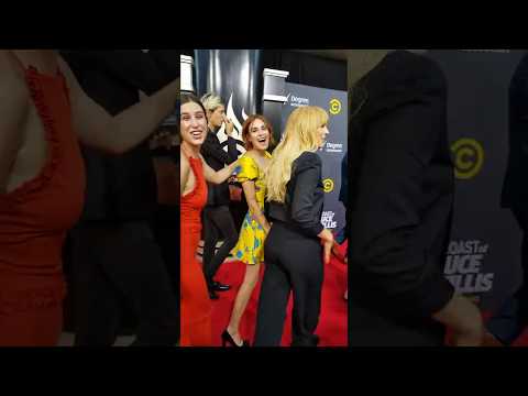 Comedy Central Roast Of Bruce Willis his daughters on the red carpet