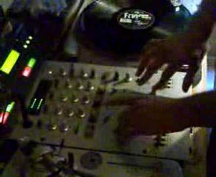 dj Marhuen pinchando