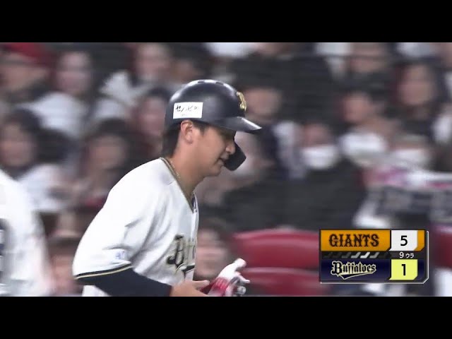 【9回裏】逆方向への一打!! バファローズ・紅林弘太郎 ライトへの犠牲フライで1点を返す!! 2025年3月7日 オリックス・バファローズ 対 読売ジャイアンツ