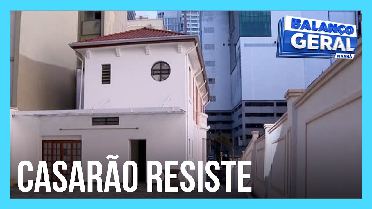 Casarão de quase 100 anos resiste à especulação imobiliária em área nobre de SP
