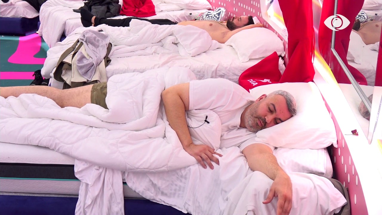 “Maniak femrash”/ Vijon diskutimi mes Rogertit dhe Stenaldos: Ju që nuk keni parë…