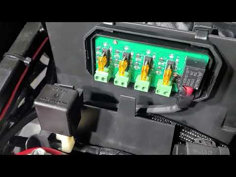 The cleanest install of the auxiliary fuse box on a bike
