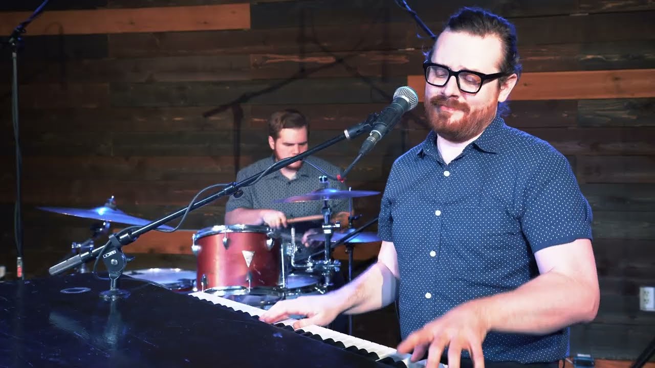 Promotional video thumbnail 2 for B Flat Dueling Pianos
