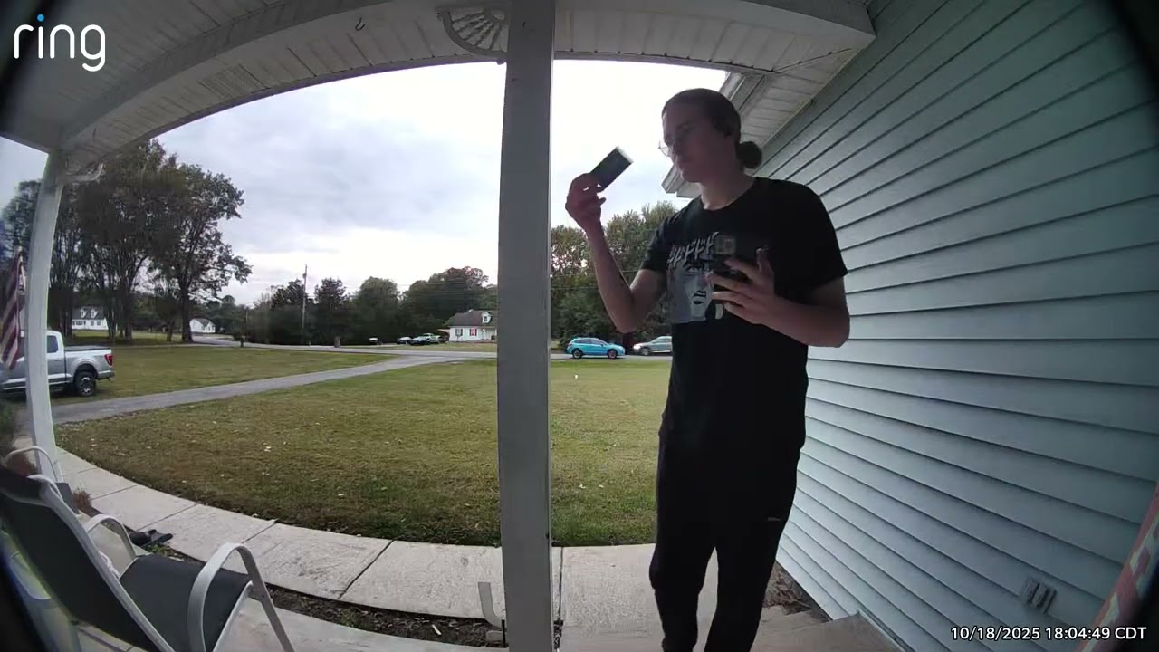 This DoorDasher Takes “No Soliciting” Seriously || ViralHog