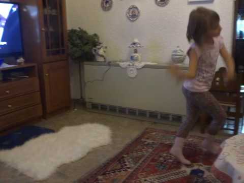 Little Maria improvises dancing ballet: