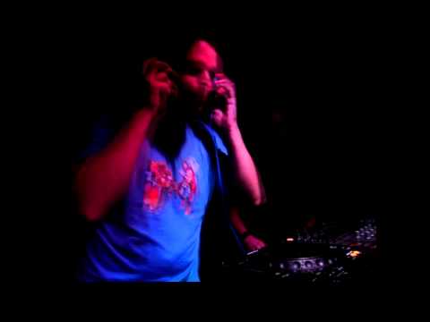 ANGEL ACE Vs. VICTOR PRADA LIVE DJ SET @ ENTRANCE 014 - SALA STARVING - MADRID (13-07-2013) - 2/2