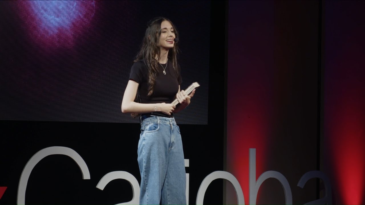Como a Literatura Pode Transformar Vidas | Paola Moscatelli | TEDxCarioba