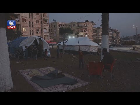 بەڤیدیۆ.. لە دوای بومەلەرزەکە ھاووڵاتیانی ئیدلب لەسەر شەقامەکان خێمەیان ھەڵداوە