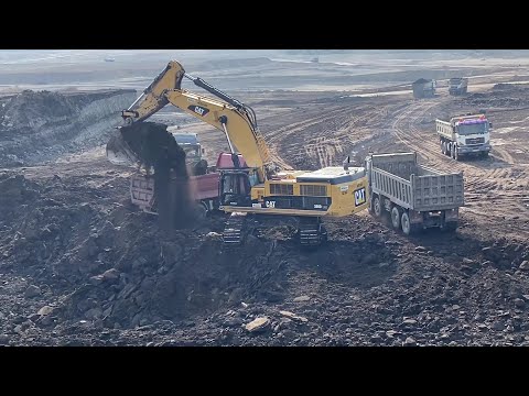 Caterpillar 390D Excavator Loading Trucks With Two Passes - Interkat SA