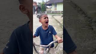 Download lagu Aku di nggangu anak-anak di jalan #shorts mp3