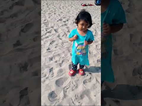 kakak miqdad (illiyyin) mode artis ftv di pantai #cute #babygemesin #cutebaby #bayivlog #b #funny