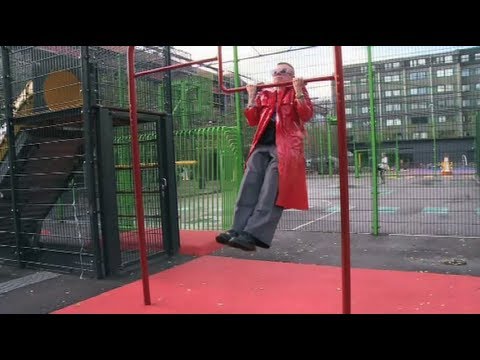 Linse møder Lebbe Lone i rød lak-jakke: Familien fra Bryggen TV3