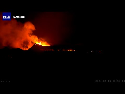 Iceland volcano eruption - seen LIVE from Sandhóll - Close up