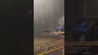 Familia quedó atrapada en su vehículo al intentar pasar ruta antigua a Palín