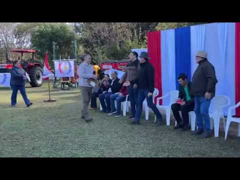 Acto de entrega de un tractor con implementos agrícolas en San Patricio, Misiones