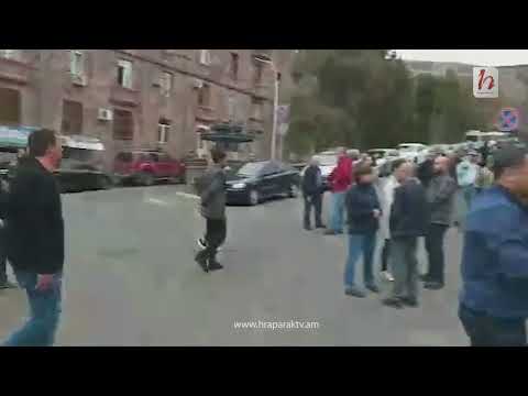 Հանրահավաքի մասնակիցները քայլերթ են իրականացում դեպի Ազատության հրապարակ