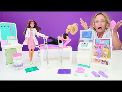 Spielspaß mit Barbie. Nicole packt die neue Krankenstation aus. Spielzeug Video mit Nicole
