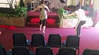 Al borde de su gran trono