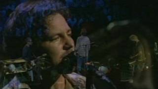 4.) Ed talks / Bu$hleaguer (Pearl Jam, Washington 2004)