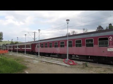 Medias: sosire tren R-2565 de la Sibiu (locomotiva 640943-2), la "peronul" 1. Rusine, CFR!