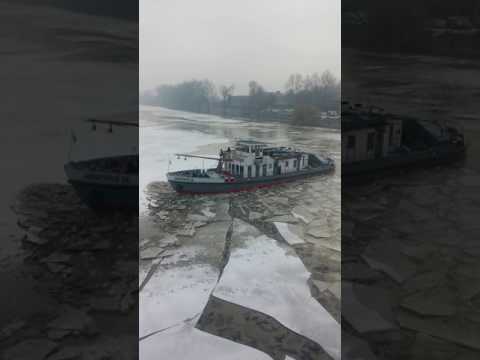 Jégtörő IX. vs Befagyott Tisza